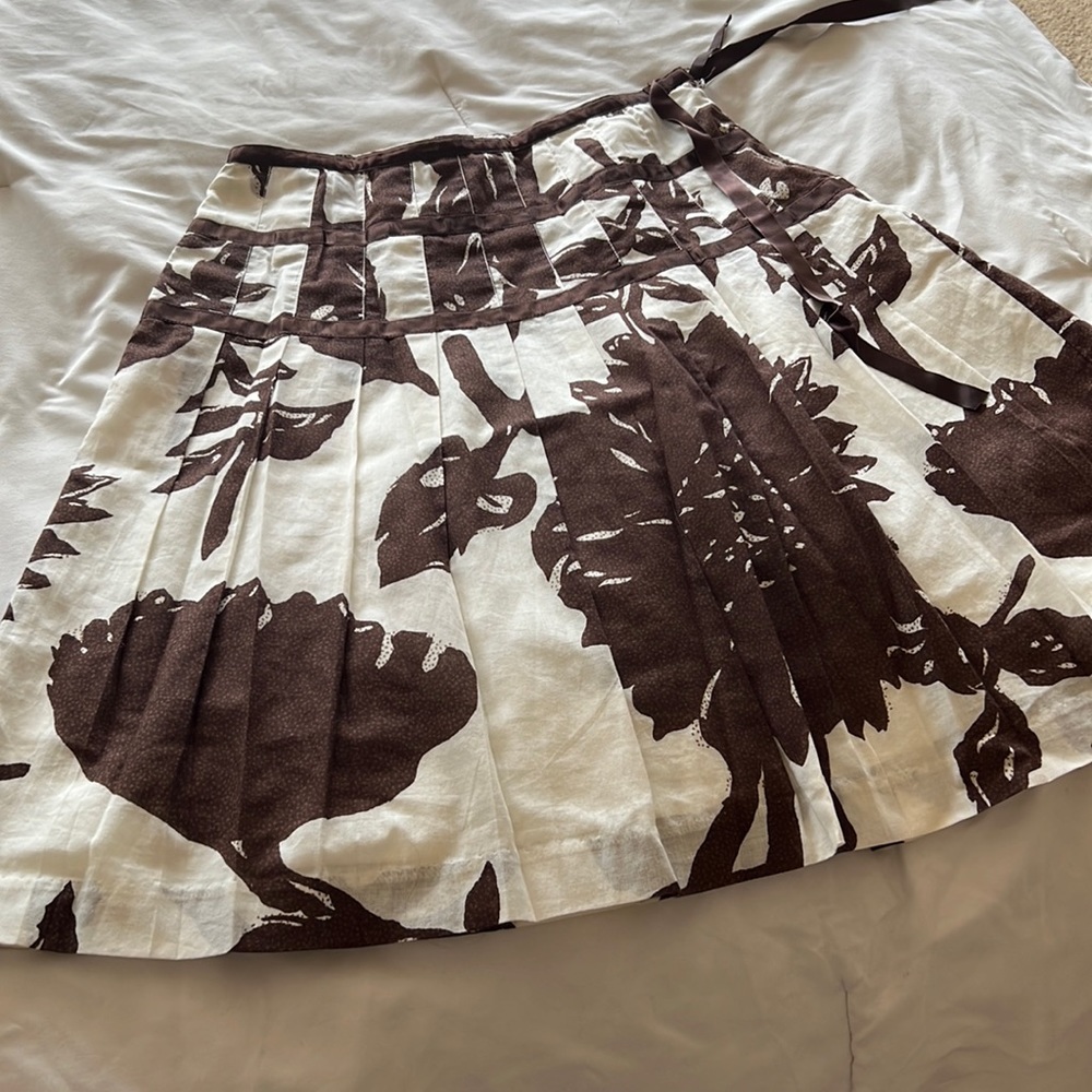 Gap skirt